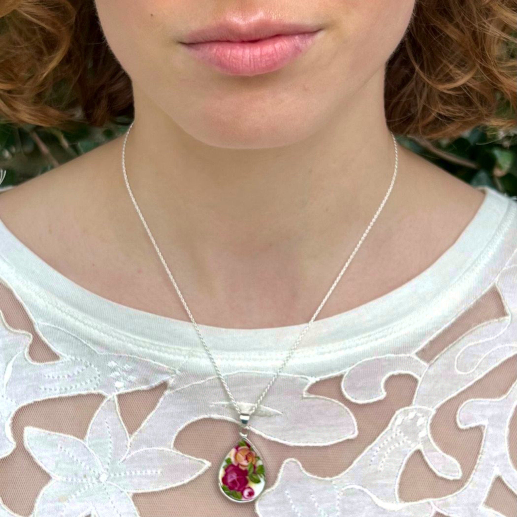 Royal Albert Old Country Roses Broken China Jewelry Necklace