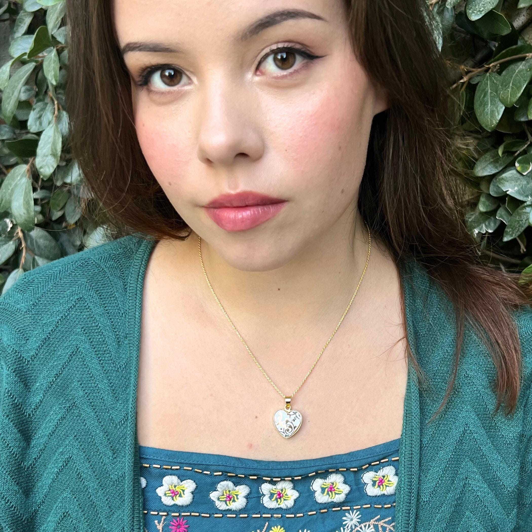 Romantic Gold Heart Porcelain Necklace, Thoughtful 18th Anniversary Gift for Wife, Dainty Broken China Jewelry with Royal Albert China
