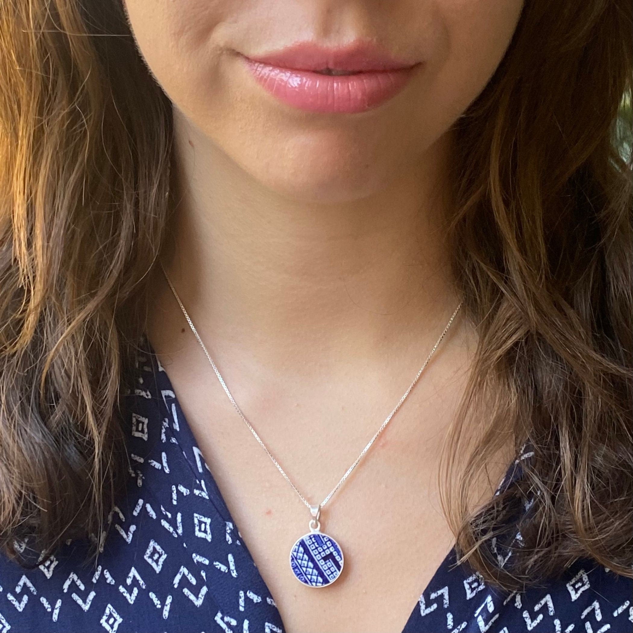 Simple Vintage Chinoiserie Necklace handmade with Blue Willow China