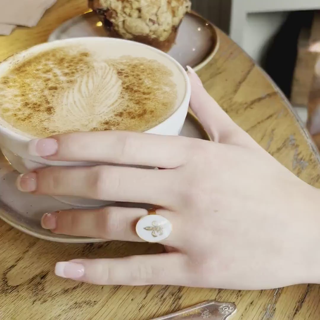 Gold Fleur de Lis Ring handmade with Repurposed China, Bijoux Art Deco Porcelain Ring